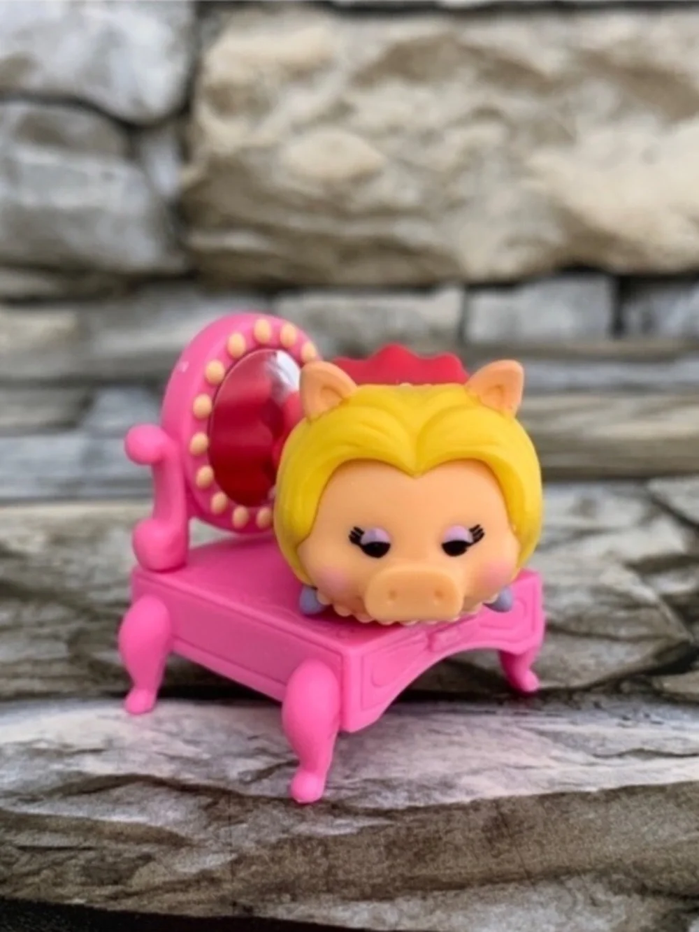Disney Tsum Miss Piggy Vinyl Medium Figure Mirror Vanity Prop Mystery Blind Bag